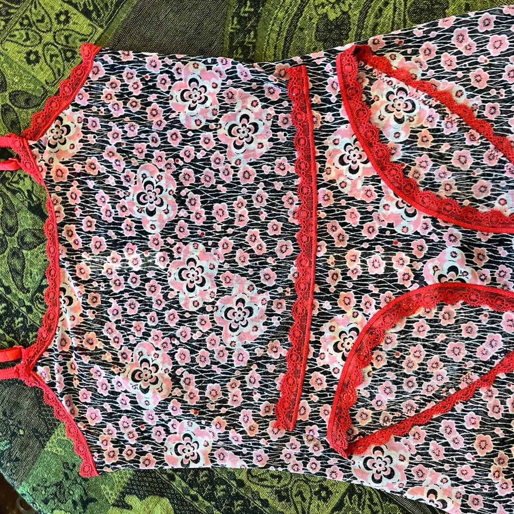 Josie Natori Camisole and pantie set. Top (s) bottoms (xs).